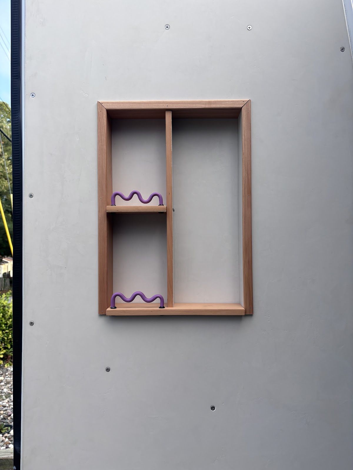 Divided wall storage nook