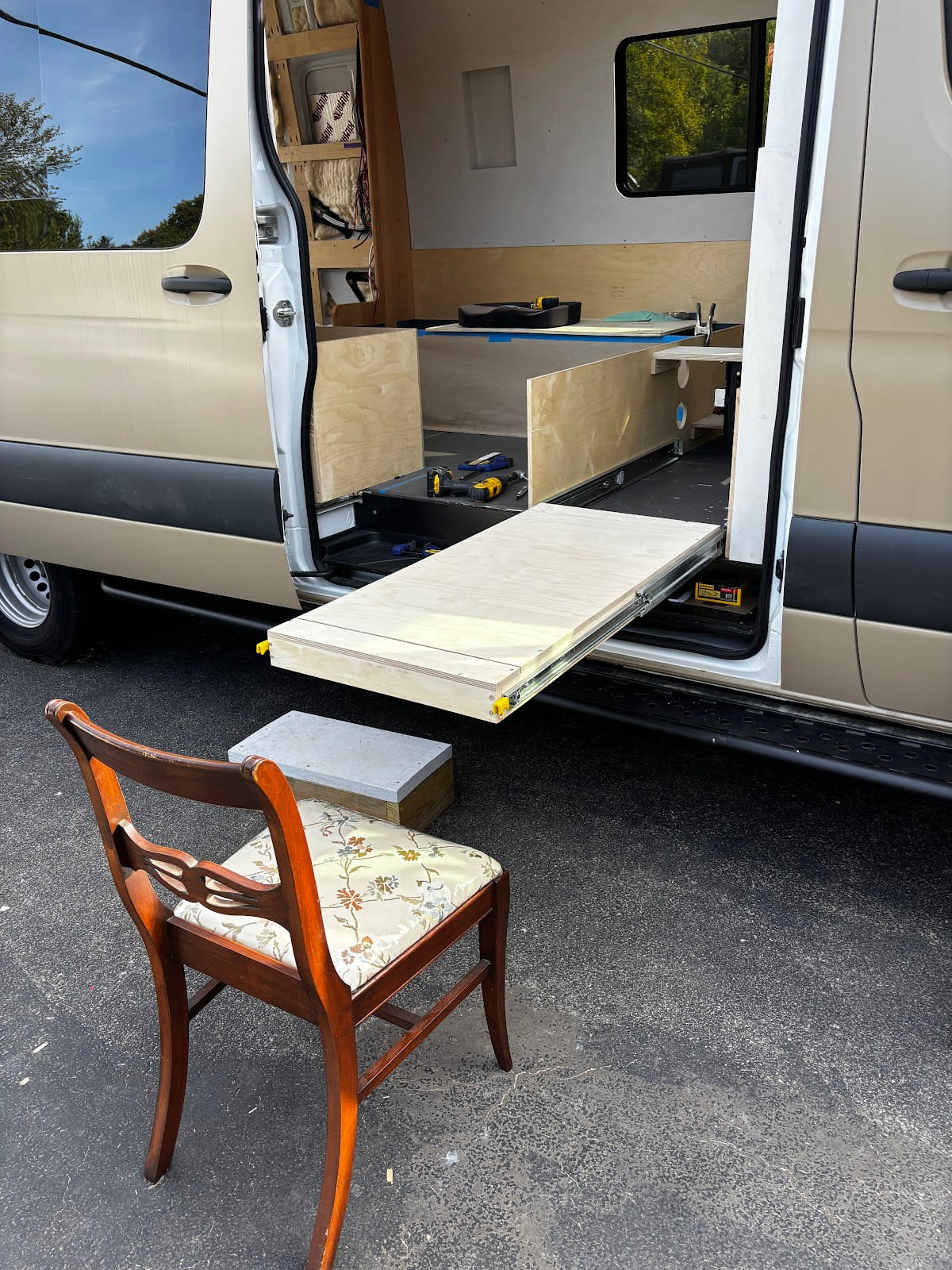 Slide-out extended from the side door